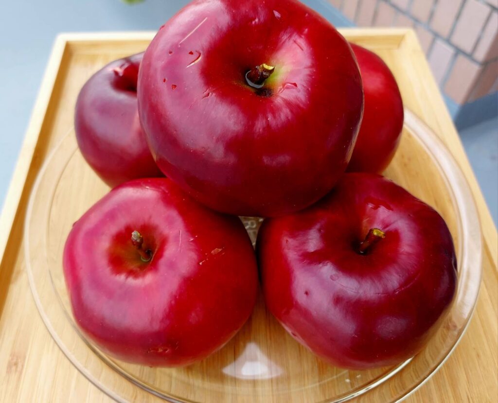 やましち果樹園のりんご『紅の夢』